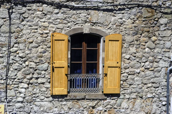 Anduze, francouzský turistické město cevennes — Stock fotografie