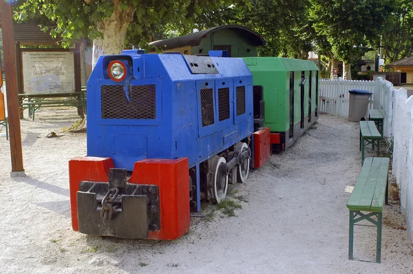 Μικρό τουριστικό τρένο του Άγιος-jean-του-gard με anduze, ο σταθμός — Φωτογραφία Αρχείου