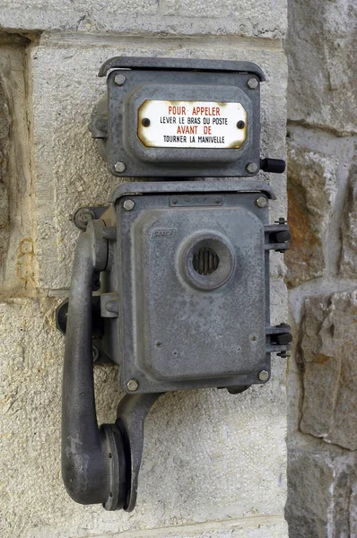 Pequeno trem turístico de Saint-Jean-of-Gard com Anduze, a estação — Fotografia de Stock