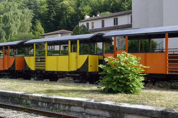 Pociąg turystyczny małych Saint-Jean-z gard z anduze, stacji — Zdjęcie stockowe
