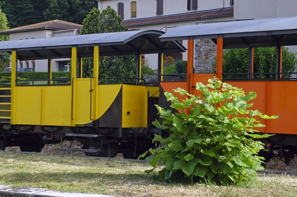 Pequeño tren turístico de Saint-Jean-of-Gard con Anduze, la estación —  Fotos de Stock