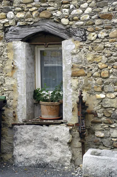 Oude Franse dorp van gard, cardet — Stockfoto