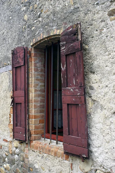 Staré francouzské vesnice gard, městě cardet — Stock fotografie