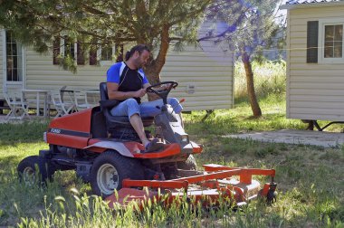 sezon önce çimleri kampı-site ile