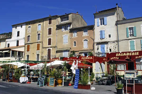 Anduze, ciudad turística francesa de Cevennes — Foto de Stock