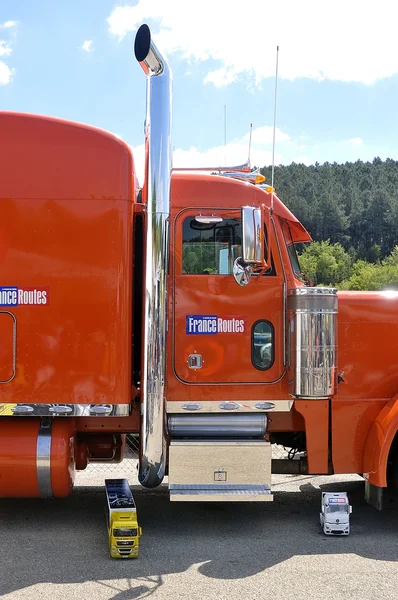 Funkgesteuerter LKW — Stockfoto