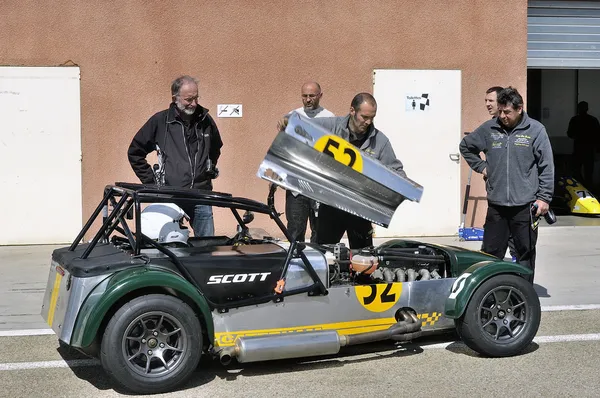 การไล่ล่าของ Caterham — ภาพถ่ายสต็อก