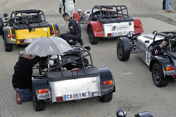 การไล่ล่าของ Caterham — ภาพถ่ายสต็อก