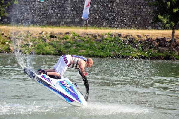 Jetski heben — Stockfoto