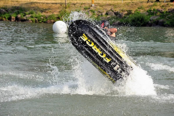 Lyft jetski — Stockfoto