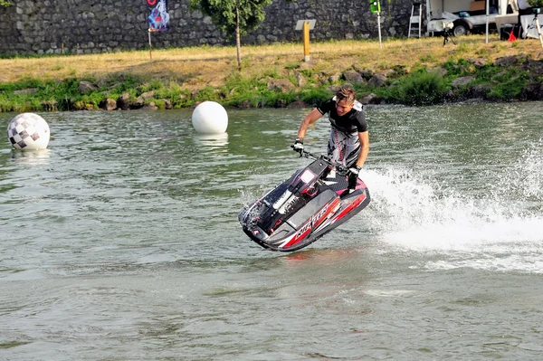 Levantando Jetski — Fotografia de Stock