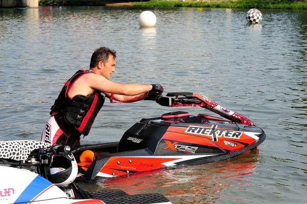 Levantando Jetski — Fotografia de Stock