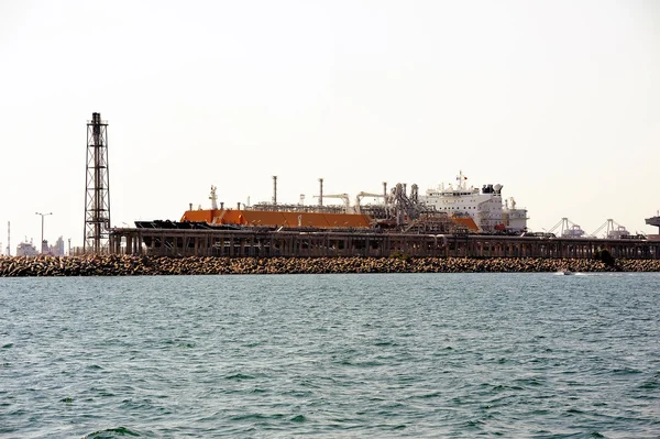 Quay methane tanker to discharge — Stock Photo, Image