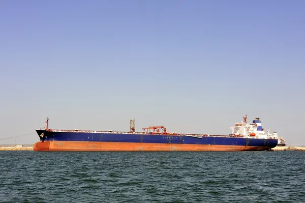 Quay tanker to discharge — Stock Photo, Image