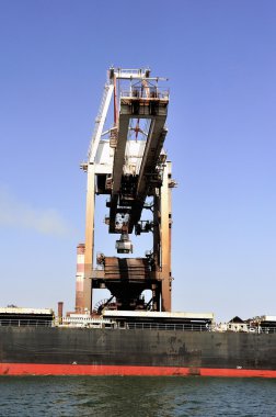 bir cevher kargo gemisi boşaltma