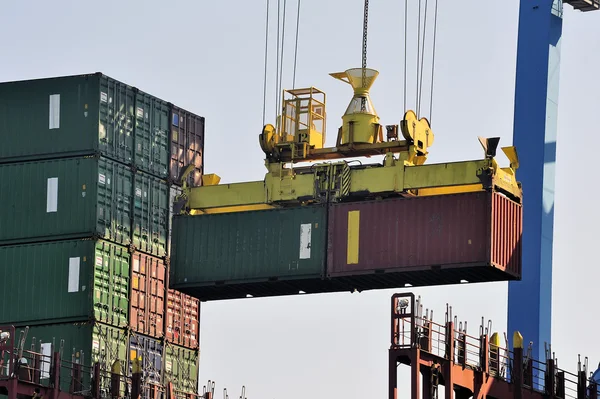 Storage of a container on the cargo liner — Stock Photo, Image