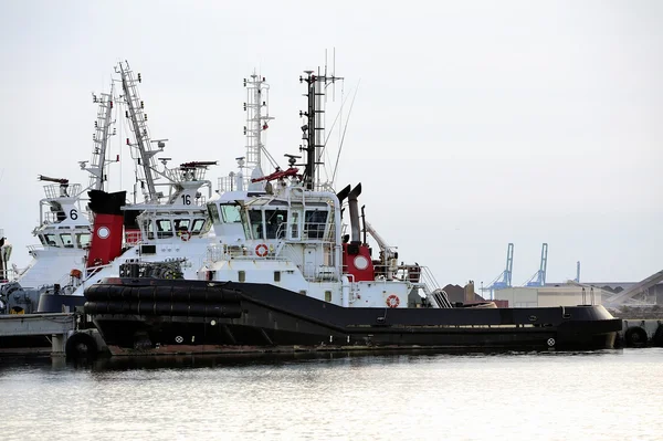Tug boats with quay for the evening — Stock Photo, Image