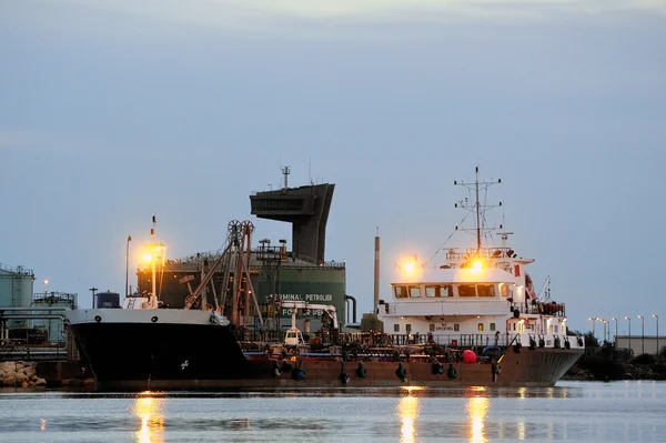 Terminal de petróleo de Fos no mar ao lado de Marselha — Fotografia de Stock