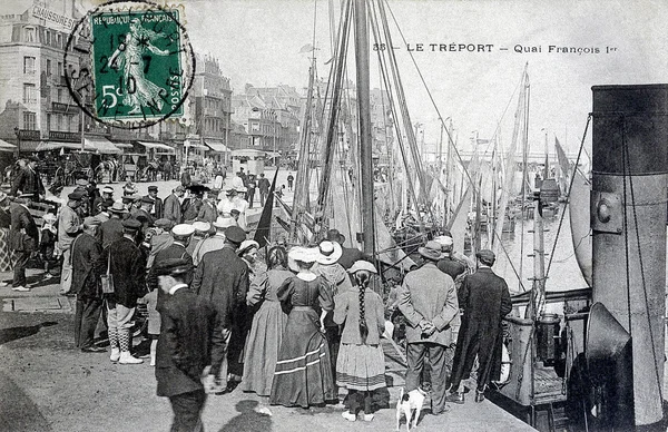 Gamla vykort, Tréport, quai francois första — Stockfoto