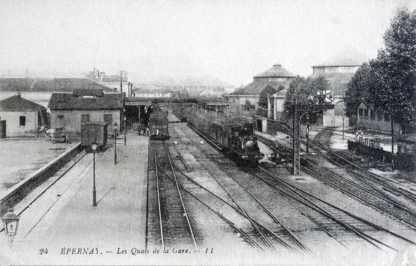 Old postcard, Epernay, the station platform — Stock Photo, Image