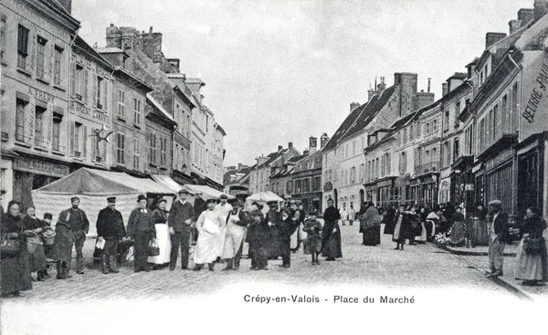 Tarjeta postal vieja, Crepy-en-Valois, Plaza del Mercado — Foto de Stock