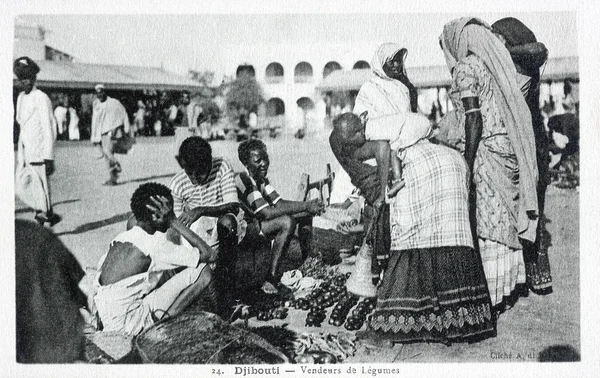 Vieille carte postale de Djibouti, vendeur de légumes — Photo