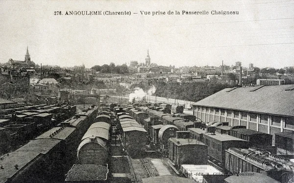 Vieille carte postale d'Angoulême, vue prise du pont Chaigneau — Photo