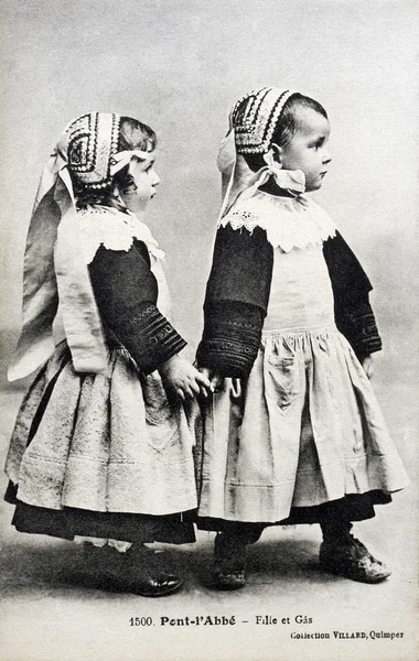 Old postcard of Pont-L'Abbe, girl and guy — Stock Photo, Image