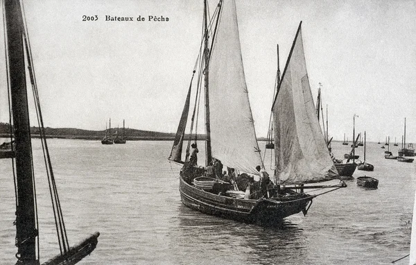 Staré pohlednice rybářský člun — Stock fotografie