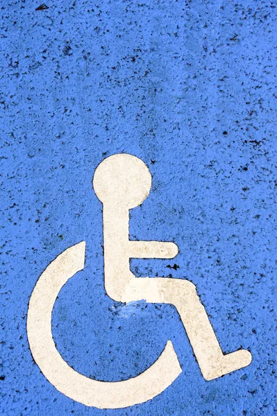 Miejsca parkingowe zarezerwowane dla osób niepełnosprawnych — Zdjęcie stockowe
