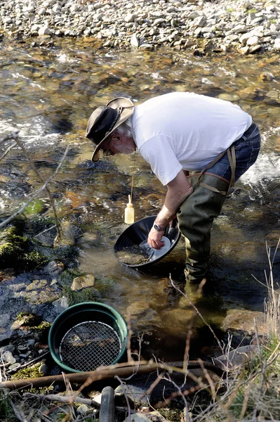 Gold digger in France in the river Tarnon — Stock Photo, Image