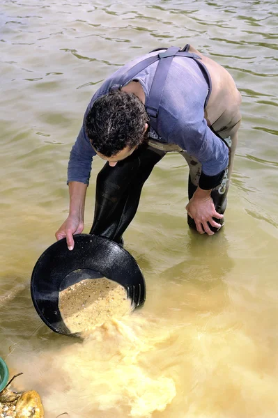 Excavadora de oro en Francia — Foto de Stock