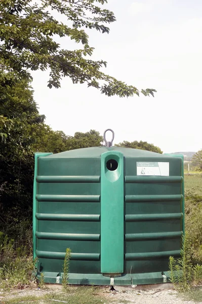 Caixa de reciclagem para garrafas e vidro — Fotografia de Stock