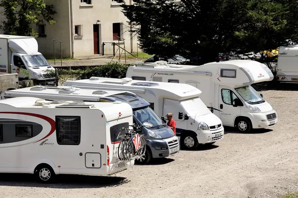 A autocaravana estacionada — Fotografia de Stock