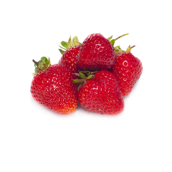 Červené zralé jahody izolovaných na bílém — Stock fotografie