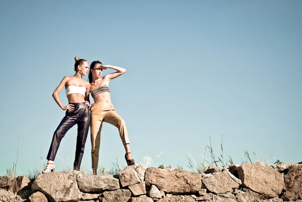 Two fashion girls against blue sky — Stock Photo, Image