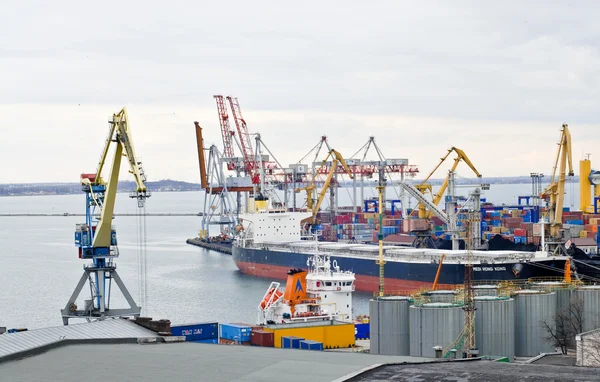Oděsa mezinárodní námořní přístav s kontejnery — Stock fotografie