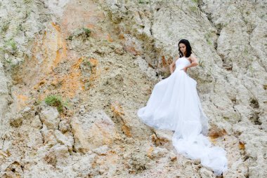 sands düşünceli arasında genç güzel gelin