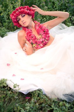 Gül taç ile genç güzel model