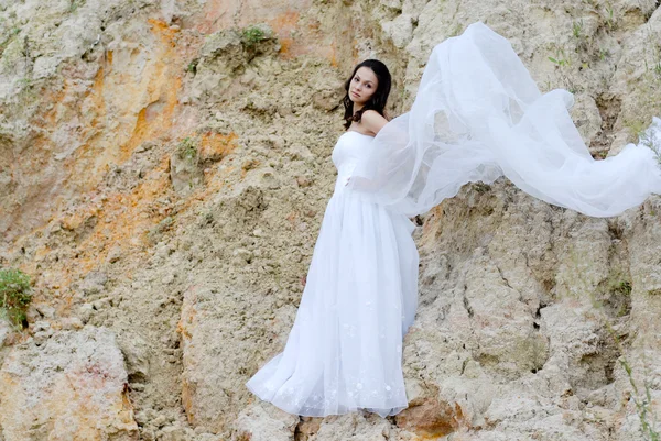 Young beautiful bride among sands thoughtful — Stock Photo, Image