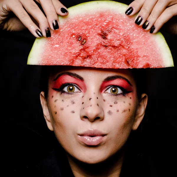 Mladá krásná žena a meloun portrét — Stock fotografie