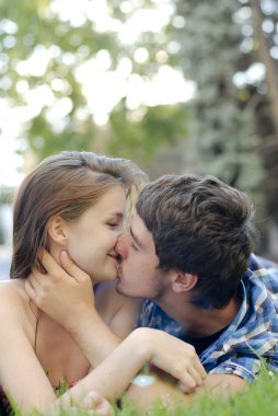 küçük mutlu bir çift firsy tarihi