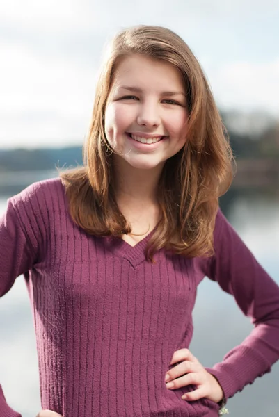 Dospívající dívka podzimní den portrét — Stock fotografie
