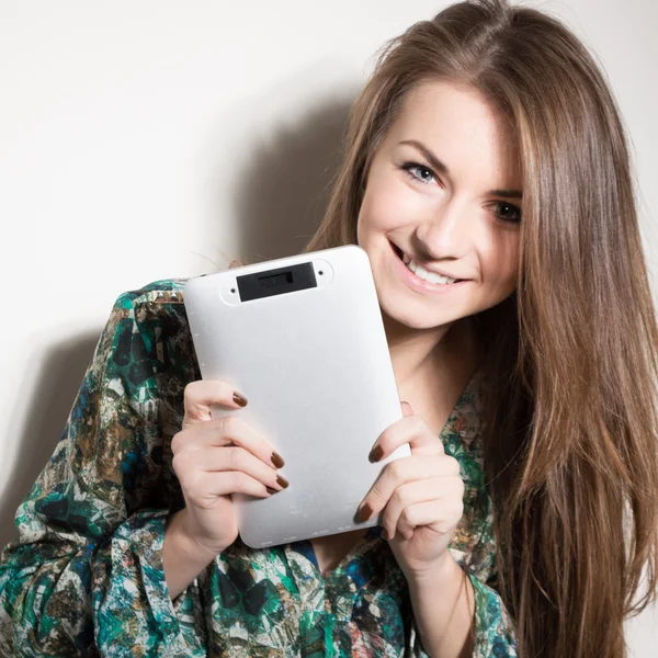 Obrázek šťastná dívka s počítači tablet pc — Stock fotografie