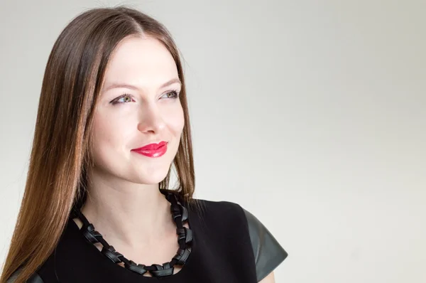 Portrait of a beautiful happy smiling lady with perfect skin & red lipstick — Stock Photo, Image