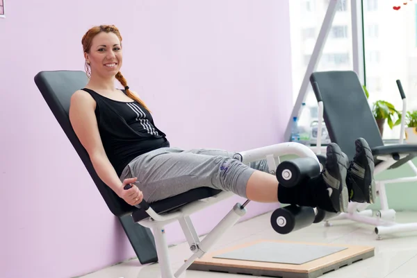 Cute young happy smiling woman going fitness exercesing — Stock Photo, Image