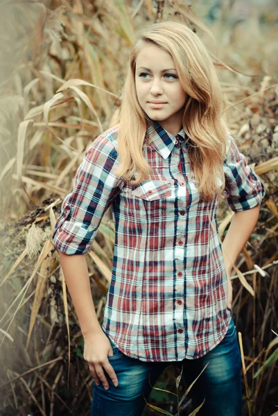 Outdoors portrait of beautiful young teen blond girl. — Stock Photo, Image