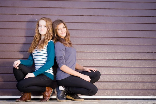 Two Teen Girl Friends Laughing dressed for spring or autumn — Stock Photo, Image