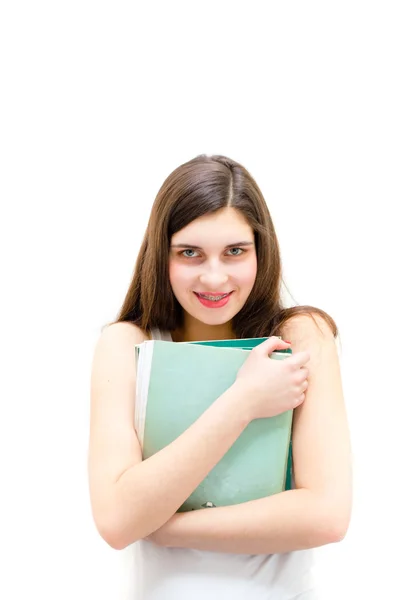 Adolescente menina segurando livro e olhando feliz no fundo copyspace branco — Fotografia de Stock