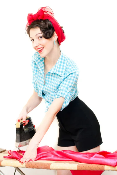 Grappige pinup vrouw bedrijf ijzer — Stockfoto